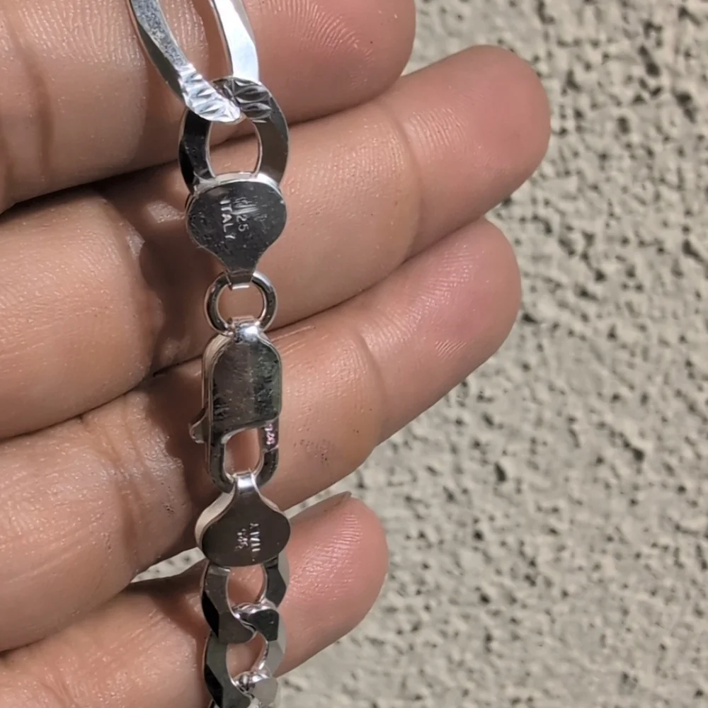 Diamond Cut Figaro 200 Chain Bracelet 8.9mm - CH639